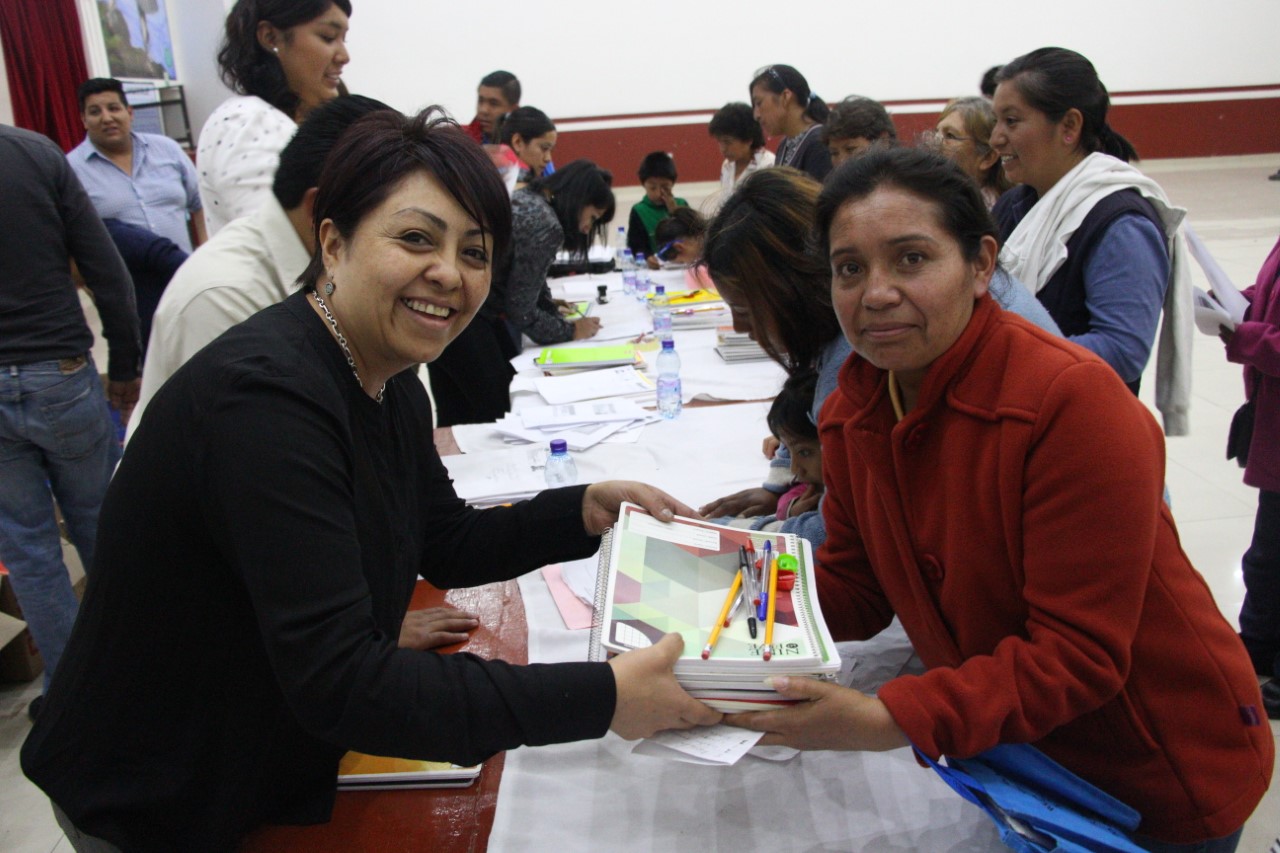 ENTREGA DE KITS ESCOLARES2