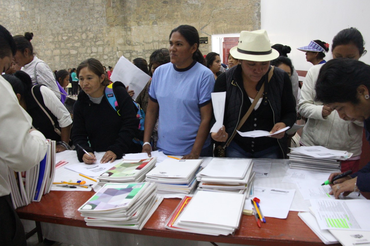 ENTREGA DE KITS ESCOLARES4